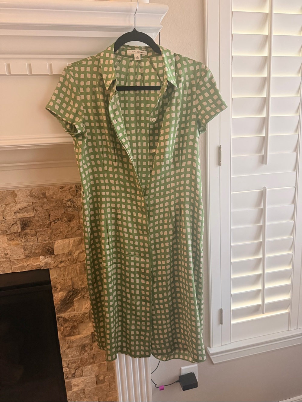 Banana Republic 100% Silk Green and Cream Short-Sleeve Shirt Dress